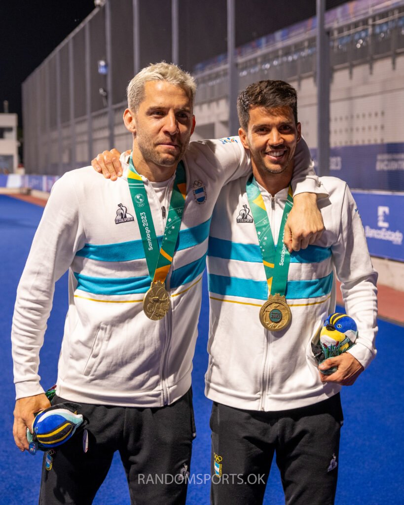 leones de oro 27
